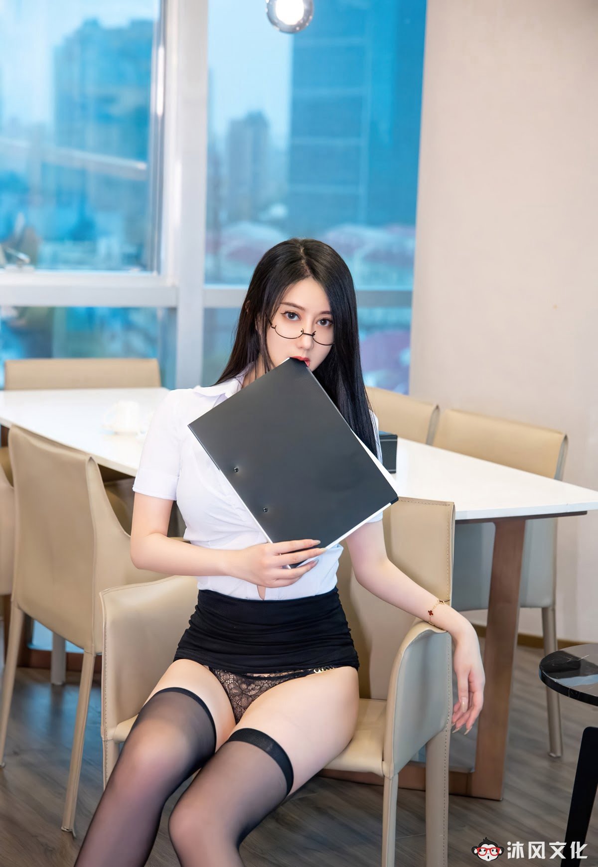 苏小曼2022性感女教师风骚极品黑丝肥臀性感制服诱惑