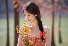 “周芷若”邱意浓发写真大秀美腿!-沐风文化