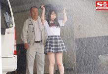 SSNI-890 巨乳女学生「梦乃あいか」淋湿身体 工友大叔看到忍不住硬上-沐风文化