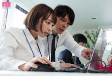 MIDV-246 悲剧NTR!巨乳同居女友「宍戸里帆」跟帅哥前辈天天在公司打炮!-沐风文化